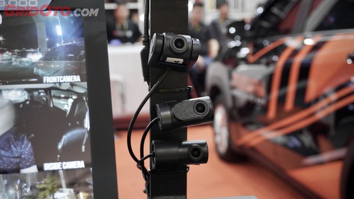 Tiga kamera dashcam MobileTech