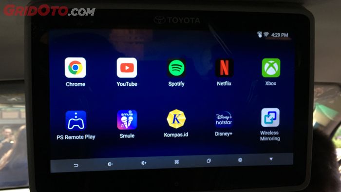 Aplikasi pada Rear Seat Entertainment milik Toyota Fortuner termasuk Netflix dan Disney+.