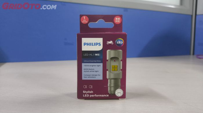Philips Ultinon Essential Moto menggunakan daya 6 W dengan warna cahaya putih 6.000 Kelvin