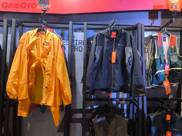 Untuk pemakaian harian di perkotaan disarankan pilih jaket yang bobotnya ringan