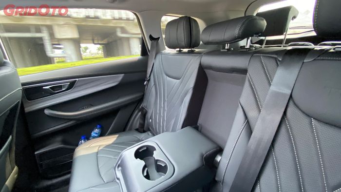 Jok baris kedua Chery Tiggo 8