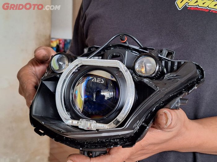 Pemasangan projie biled hasil karya ALT Custom Light 