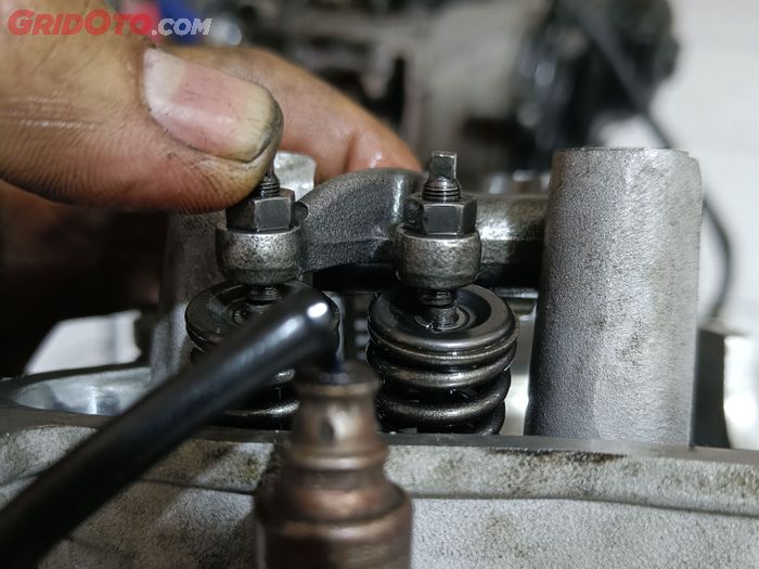 Ilustrasi klep motor bekas perlu disetel
