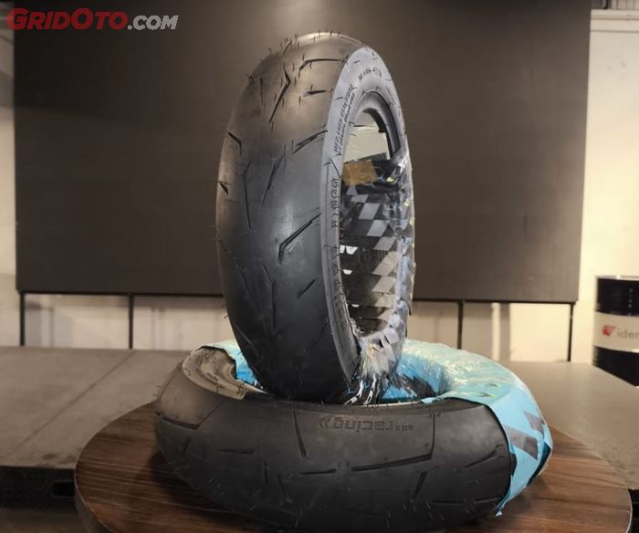 ADX Poljose S205 untuk Vespa punya ukuran 3.50-10