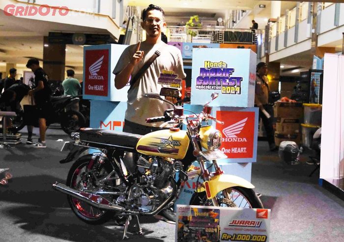 Daffa juara All Stock &amp; Advance di bawah 2006 senang ada kelas yang mengakomodir motor klasik Honda.