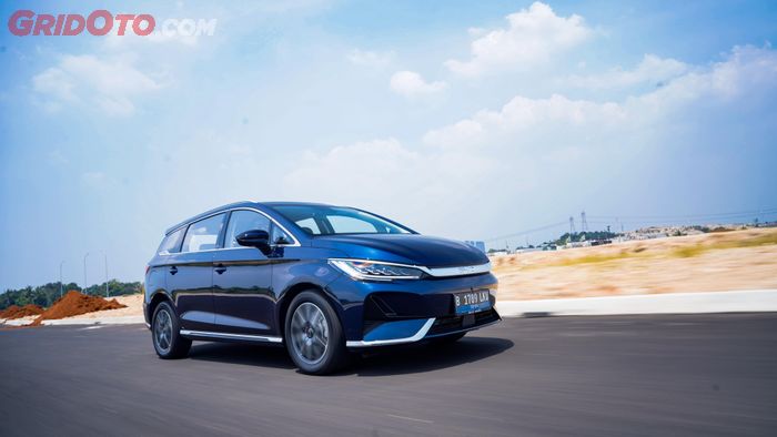 Mobil listrik BYD M6 Superior