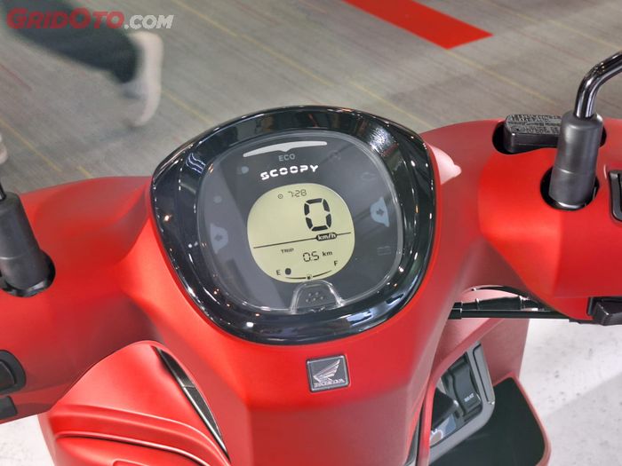 Panel instrumen Scoopy baru lebih mengkotak dan ada di dalam cover setang