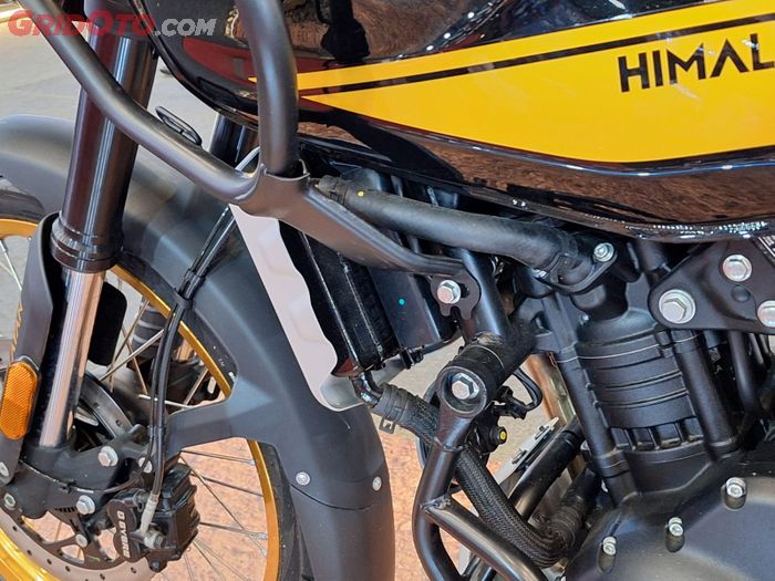 Royal Enfield Himalayan sudah pakai air radiator sebagai pendingin