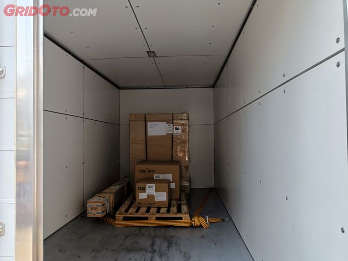 Kapasitas angkut Mitsubishi Fuso eCanter mencapai 3 ton