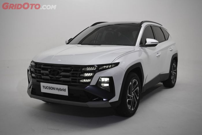 Hyundai Tucson generasi keempat dijual di Indonesia dalam dua pilihan varian, yakni Internal Combustion Engine (bensin) dan Turbo Hybrid.