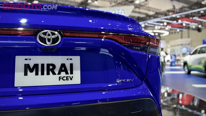 Toyota Mirai FCEV.