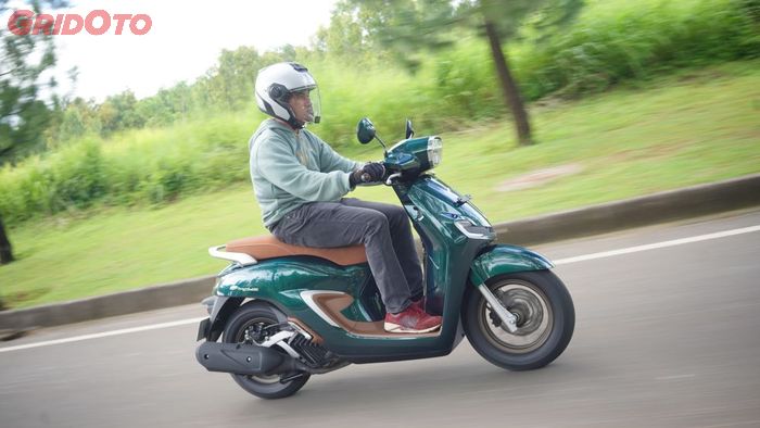 Honda Stylo 160 jadi juara di kelas Retro Automatic Scooter 150-200 cc GridOto Award 2024 