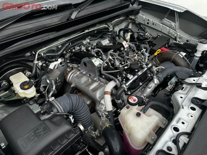 Ilustrasi mesin diesel 2.400 cc