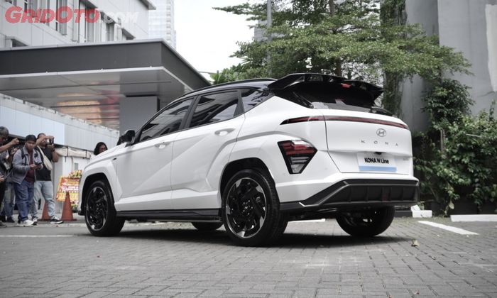 Hyundai Kona Electric N Line menggunakan basis dari tipe Signature Long Range dengan tampilan yang lebih sporty.