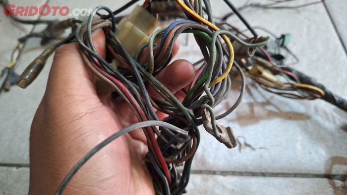 Kabel body motor yang sudah korosi 