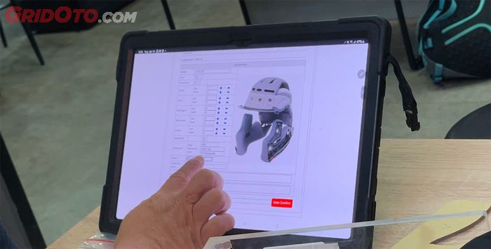 Software Personal Fitting System (PFS) memberikan rekomendasi ketebalan padding tambahan