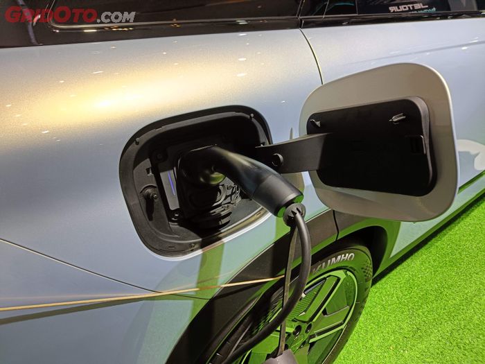 Soket charger Jaecoo J7 SHS yanh ada di IIMS 2025