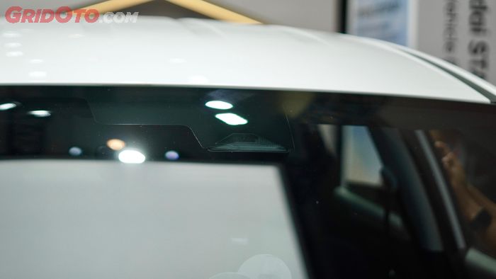 Sensor fitur Hyundai Smartsense di Stargazer Essential Tech.