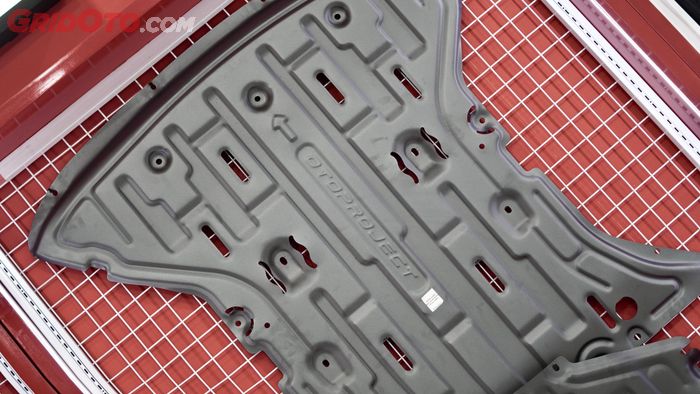 Crank guard BYD Seal dari Otoproject dengan lubang ventilasi untuk sirkulasi udara agar baterai tidak panas.