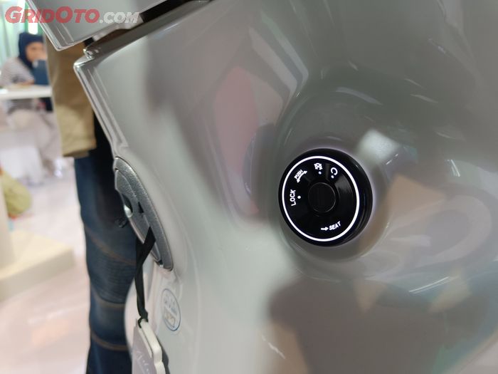 Lubang kunci kontak motor listrik Adora