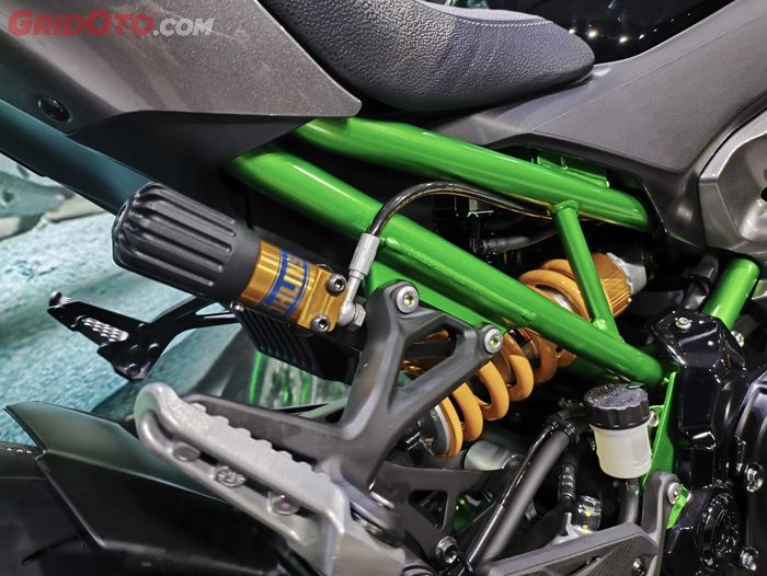 Rangka juga mendapat update untuk membuat motor lebih rigid dan meningkatkan kemampuan manuver