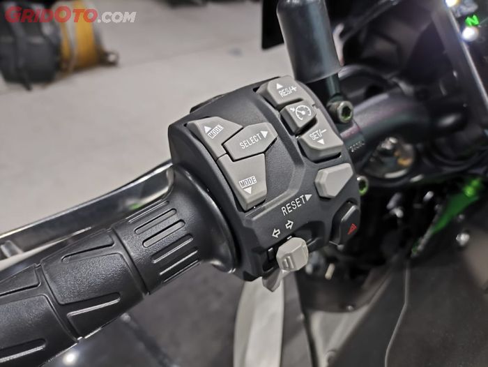 Switch control dipindah ke saklar kiri untuk memudahkan