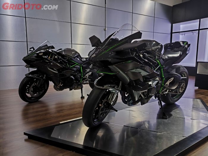 Kawasaki Ninja H2 series diproduksi dan dikirim langsung dari Jepang