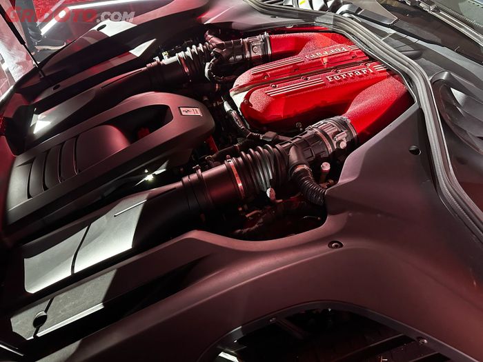 Mesin Ferrari 12cilindri