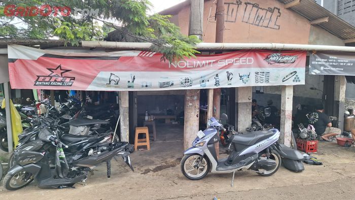 Bengkel Nolimit Speed yang berlokasi di Jalan Lingkungan O3, Kampung Ciriung, Cibinong, Kabupaten Motor 