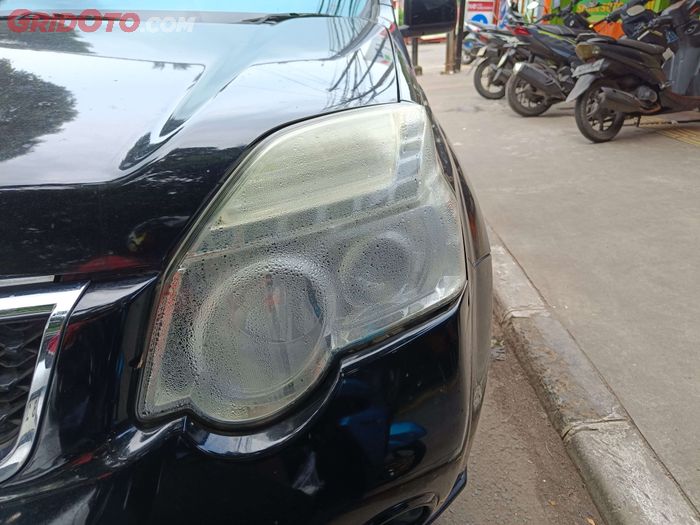 Mika headlamp lampu mobil menguning