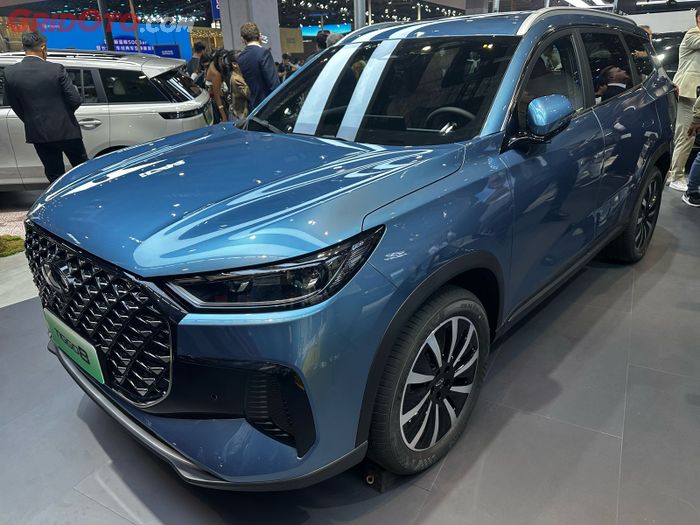 Chery Tiggo 8 CSH di Auto Shanghai 2025