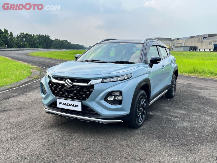Suzuki Fronx warna Ice Grayish Blue-Prime Cool Black
