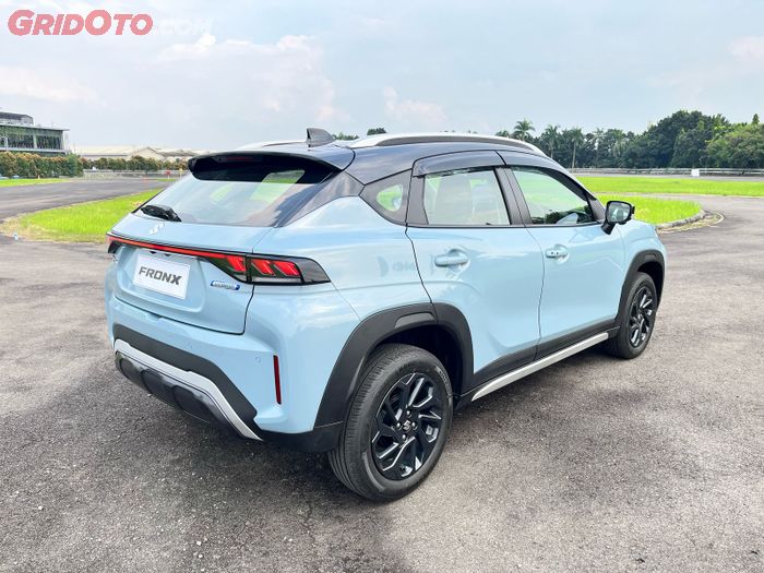 Tampak belakang Suzuki Fronx
