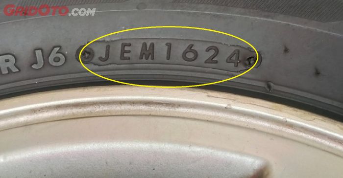 Kode produksi ban mobil