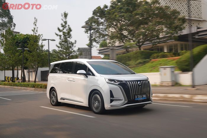 Denza D9 tawarkan kemewahan MPV bongsor dengan teknologi mobil listrik.