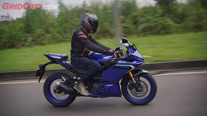 Test ride Yamaha R25 2025