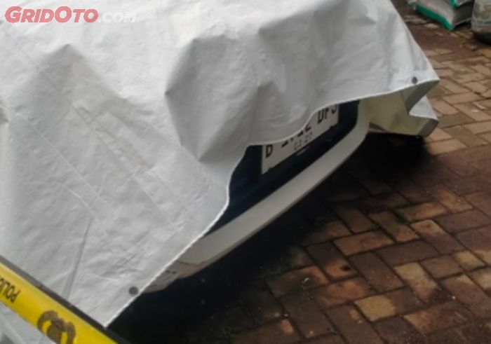 Avanza terbakar bagian depannya masih utuh