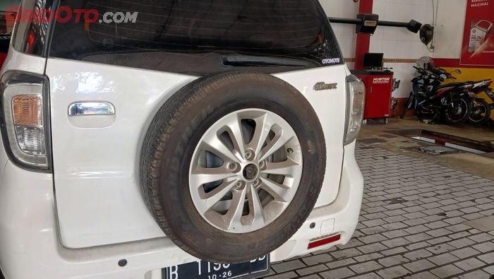 Ilustrasi ban serep mobil bekas