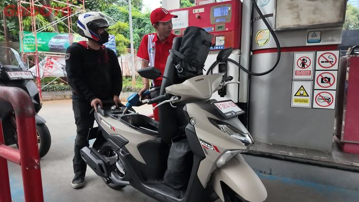 Bensin full dari Jakarta, tangkinya 5,1 liter.