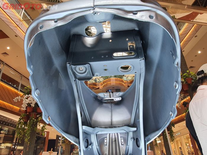 Rangka monokok Vespa Matic menyatu dengan bagian body 