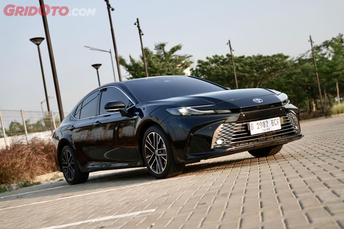 Toyota Camry Hybrid (XV80)