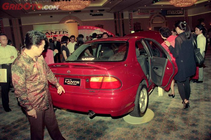 Suasana launching Mazda 323 Lantis di Jakarta tahun 1995