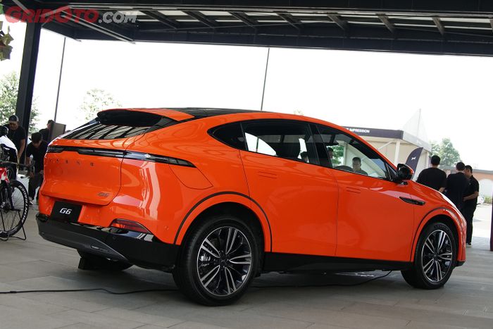 XPENG G6 memiliki buritan mirip Model Y.