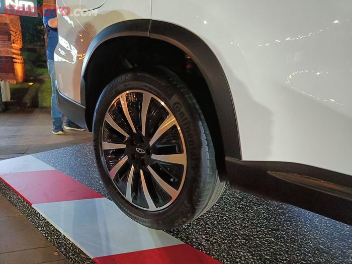 Ilustrasi ban mobil bekas