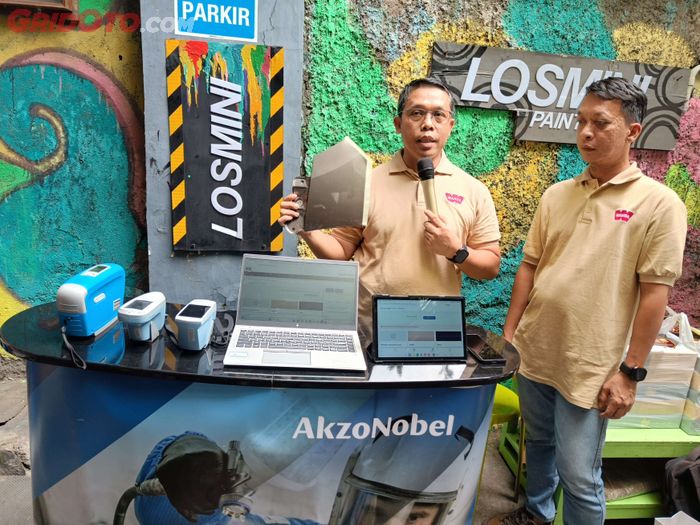 Alat MIXIT dari PT Akzo Nobel Car Refinishes Indonesia untuk mengetahui oplosan warna cat