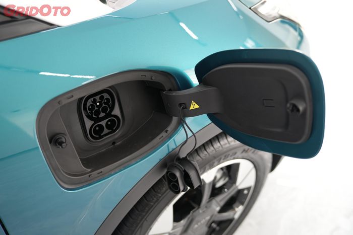 AION UT dilengkapi soket charger DC CCS2
