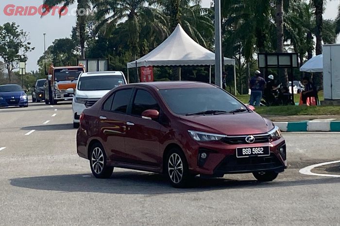 Perodua Bezza di seputaran Sirkuit Sepang.