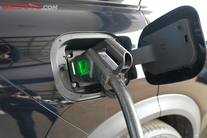 Soket charger DC CCS2 untuk fast charging baterai JAECOO J7 SHS