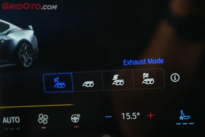 Mode Exhaust di head unit Ford Mustang.