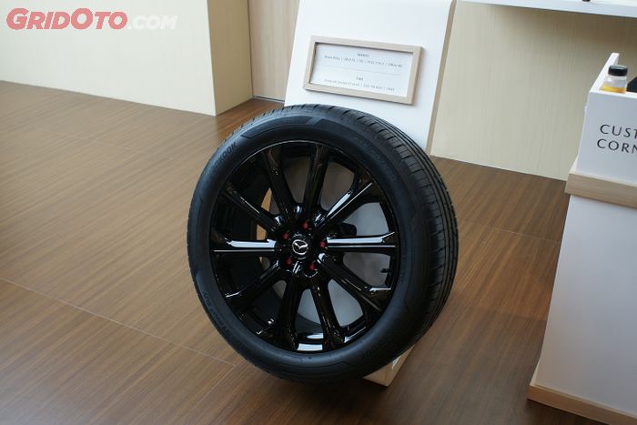 Tambah pelek dan ban, harga Kuro Kit Mazda CX-60 naik Rp 20 juta.